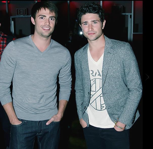 Jonathan Bennett y Matt Dallas.