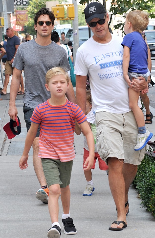 Matt Bomer y Simon Hall, ahora con tres hijos.