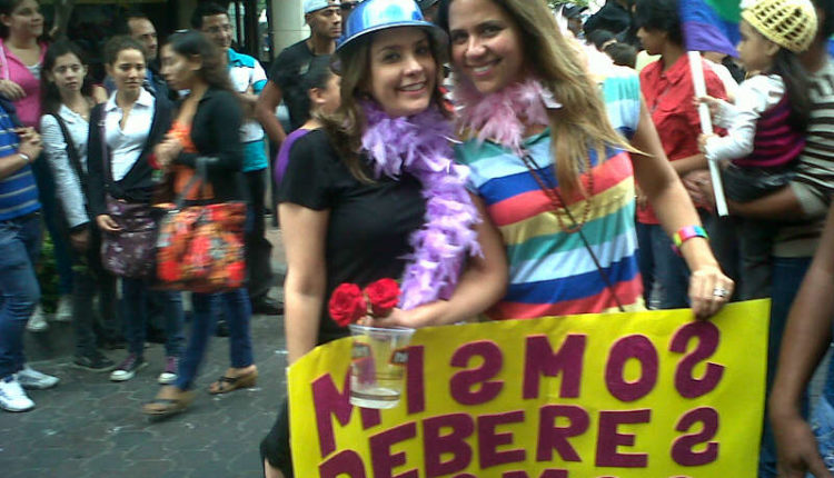 Marcha_del_orgullo_LGBTI_en_Ecuador_(2013)