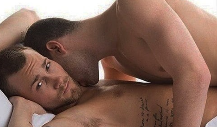 pasar la noche con extraños /Fuente: Instagram @lovegayfriend