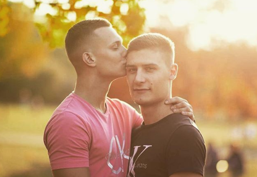 Hombres gay son más propensos a estar en una relación tóxica